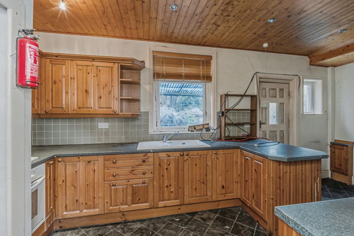 10 Dudley Avenue, Whitefield, Manchester, Lancashire, M45 6BS