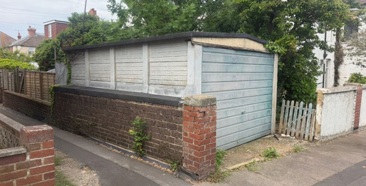 Garage to the Rear of 71 Firle Road, Eastbourne, East Sussex, BN22 8EQ