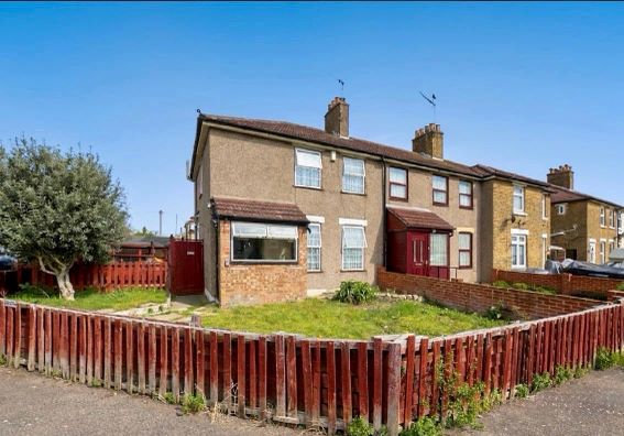 40 Wood Avenue, Purfleet-on-Thames, Essex, RM19 1TL