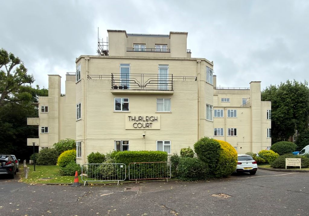 Penthouse F Thurleigh Court, Nightingale Lane, Wandsworth, London, SW12 8AP