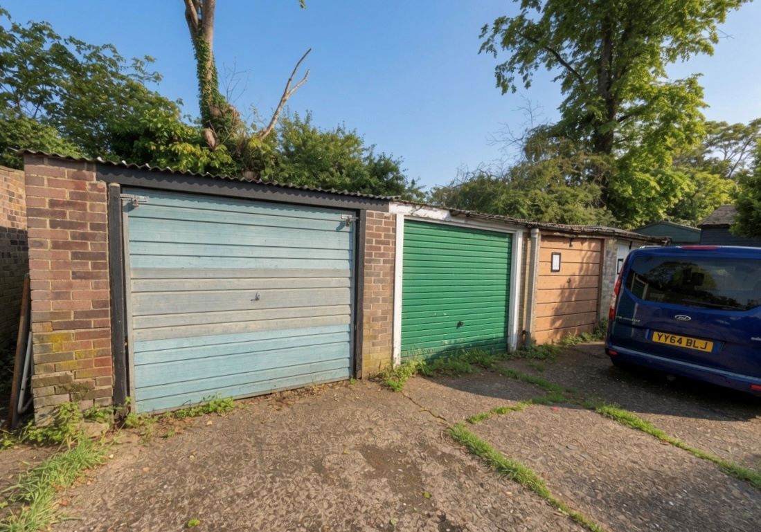 Garage to the Rear of 32 St. Philips Avenue, Worcester Park, Surrey, KT4 8JT