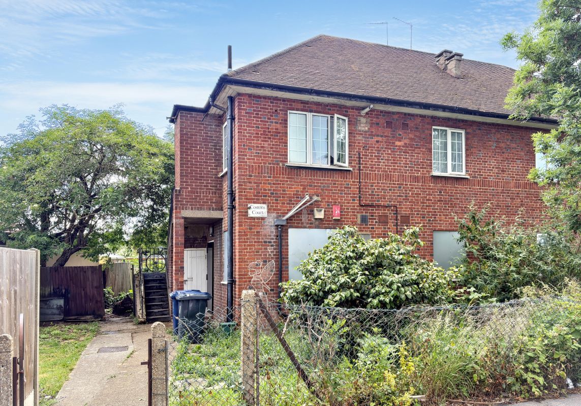 3 Costons Court, Costons Lane, Greenford, Middlesex, UB6 8RW