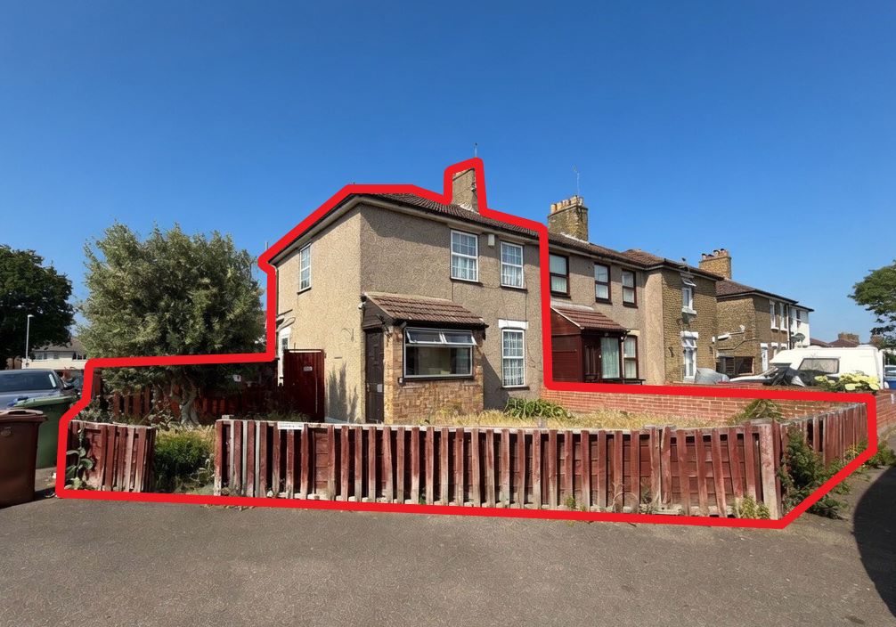40 Wood Avenue, Purfleet-on-Thames, Essex, RM19 1TL
