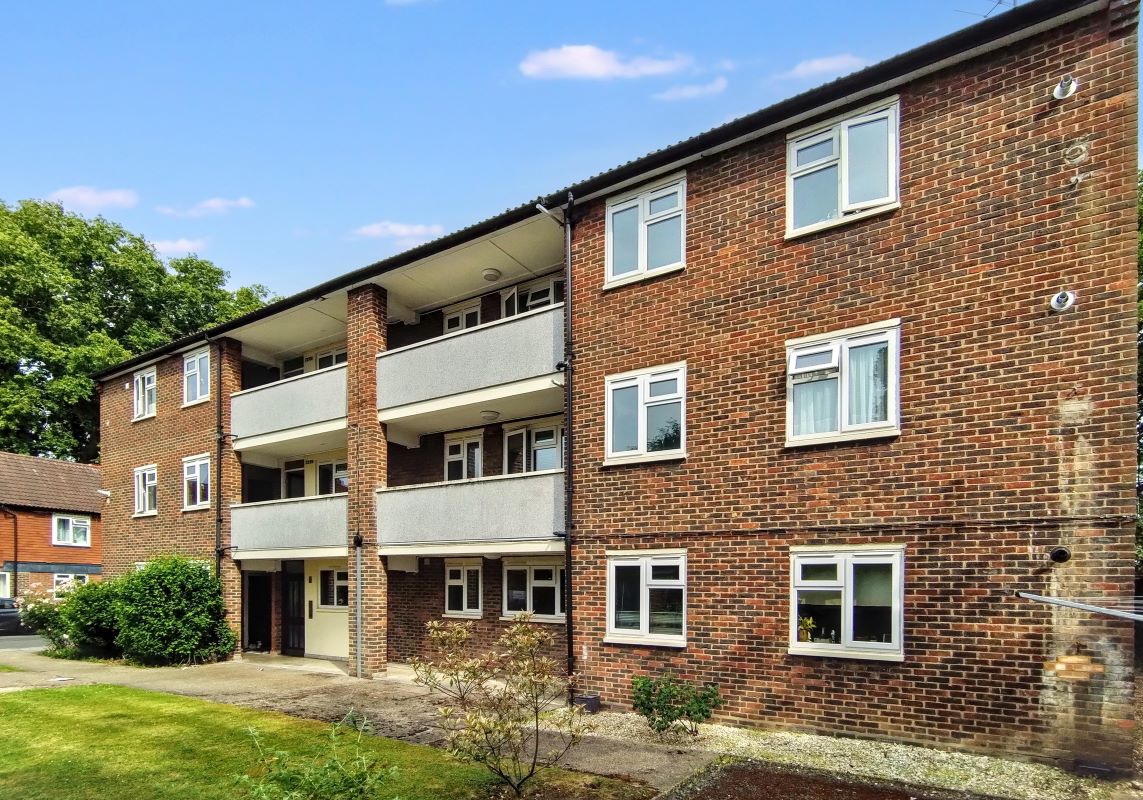 2 Brick Farm Close, Richmond, Surrey, TW9 4EF