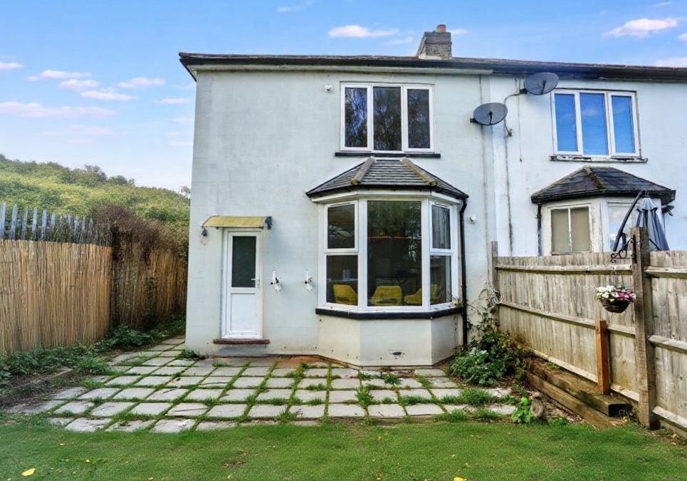 2 Meadow View Cottage, Brighton Road, Burgh Heath, Surrey, KT20 6BW