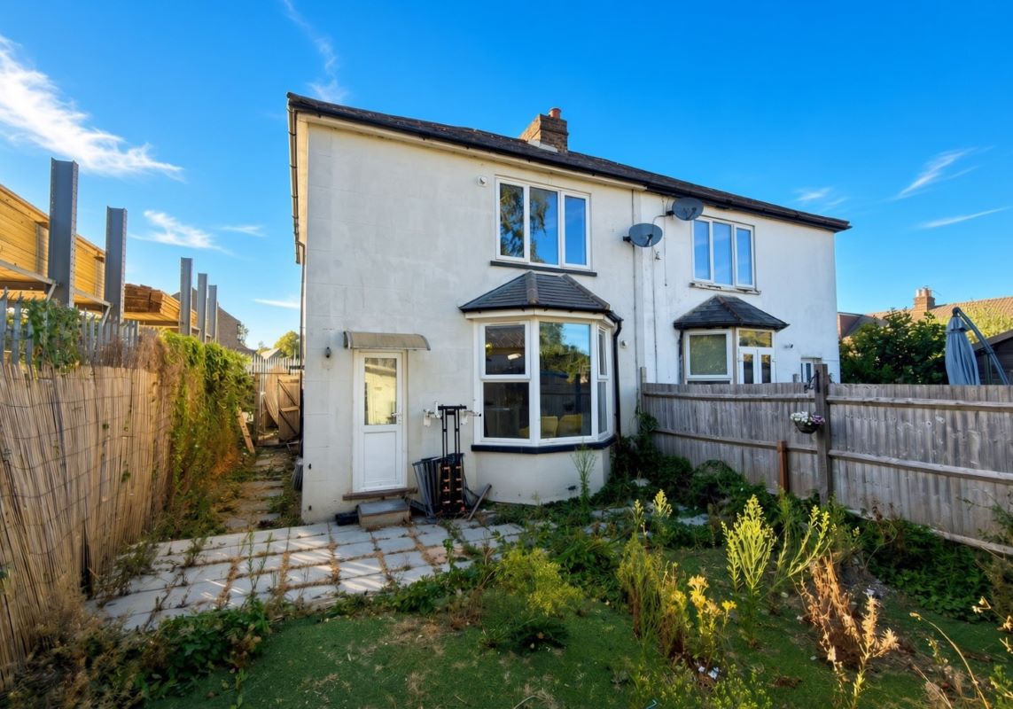 2 Meadow View Cottage, Brighton Road, Burgh Heath, Surrey, KT20 6BW