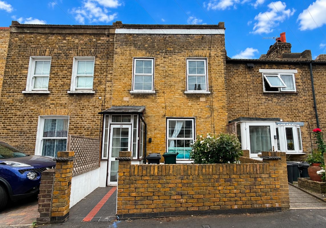 15 Palestine Grove, Colliers Wood, London, SW19 2QN