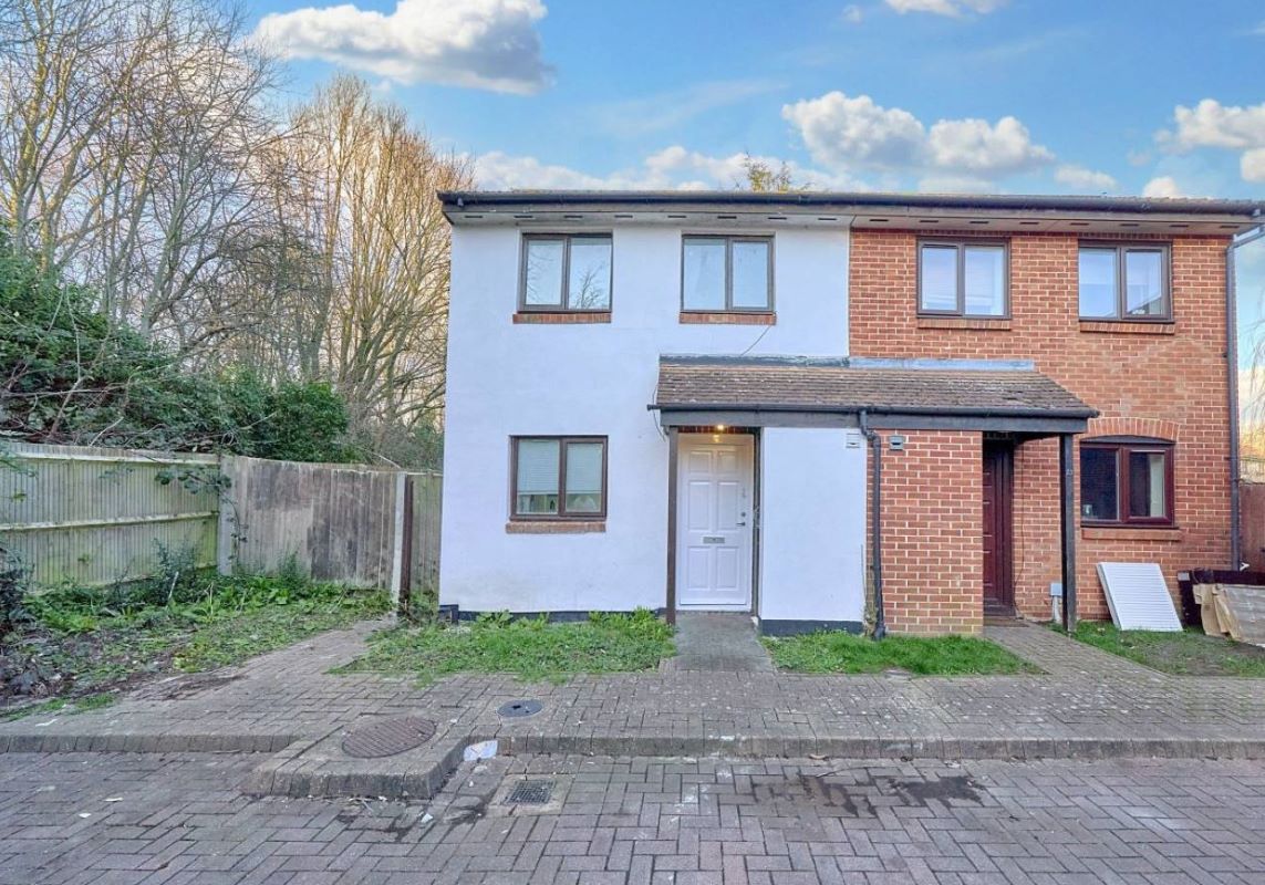 10 Eider Close, Hayes, Middlesex, UB4 9TD