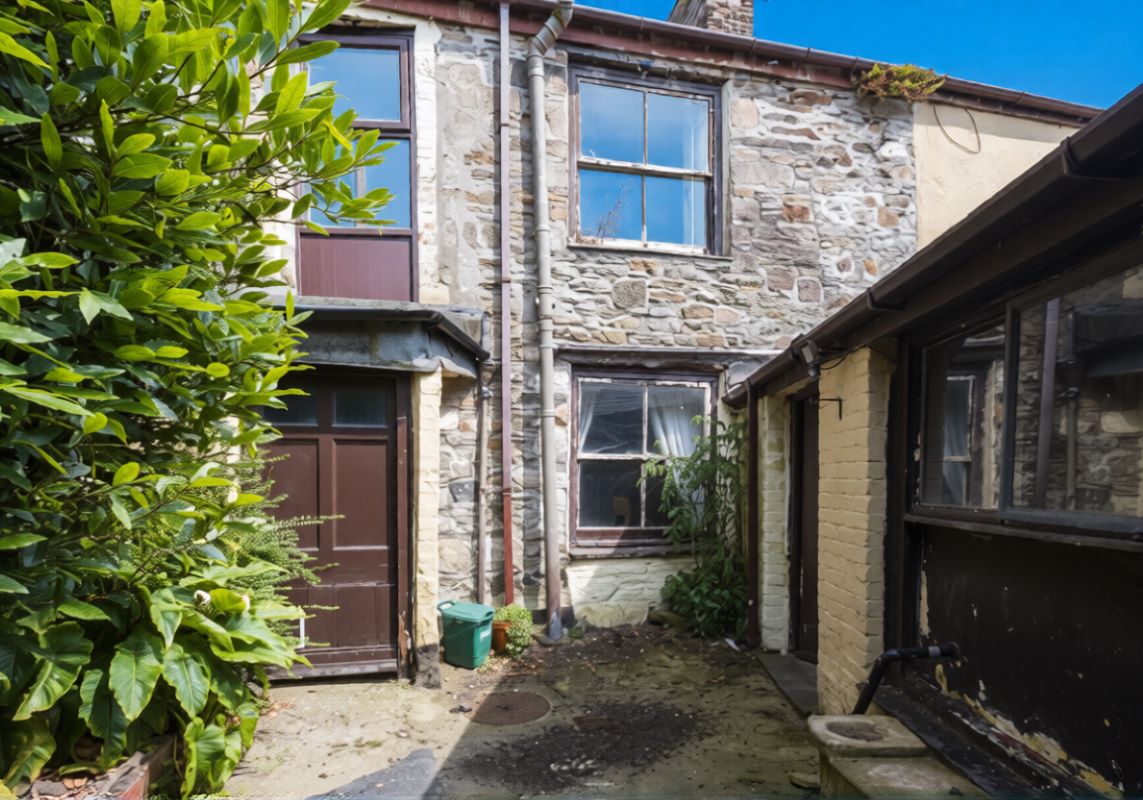 Driftwood House, 2 Broad Street, St. Columb, Cornwall, TR9 6AS