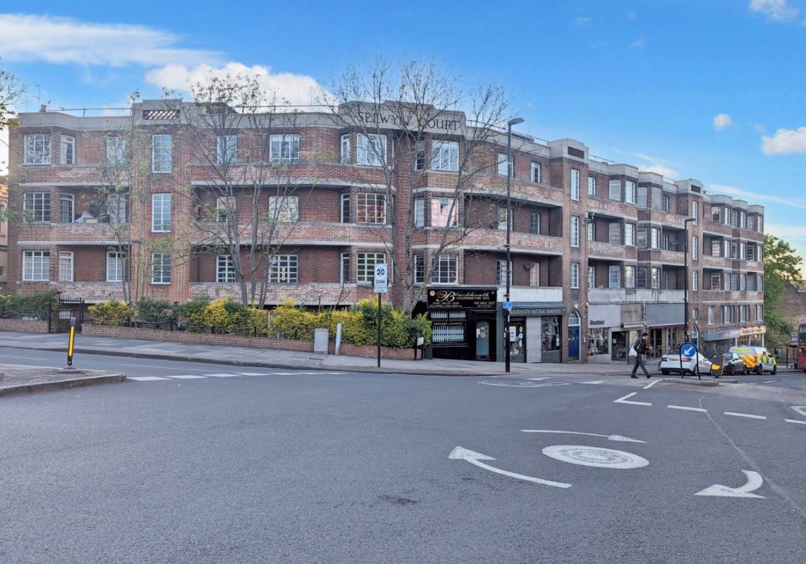 Flat 22 Selwyn Court, Blackheath Village, Blackheath, London, SE3 9SZ