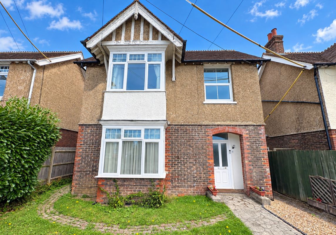 Ground Floor Flat, 29 Station Road, Billingshurst, West Sussex, RH14 9RU
