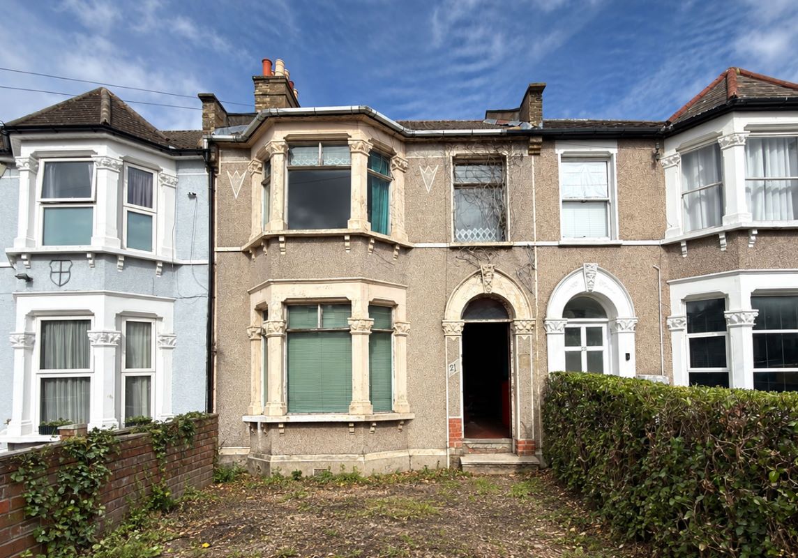 21 Arngask Road, Hither Green, London, SE6 1XY