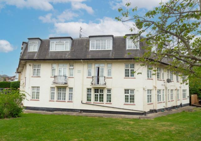 Flat 2 Ranelagh Court, Glendale Avenue, Edgware, Middlesex, HA8 8HP