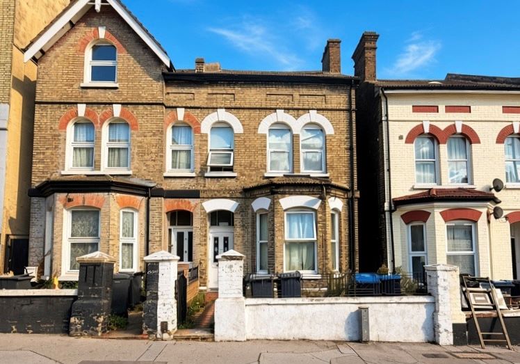 6 South Norwood Hill, South Norwood, London, SE25 6AB