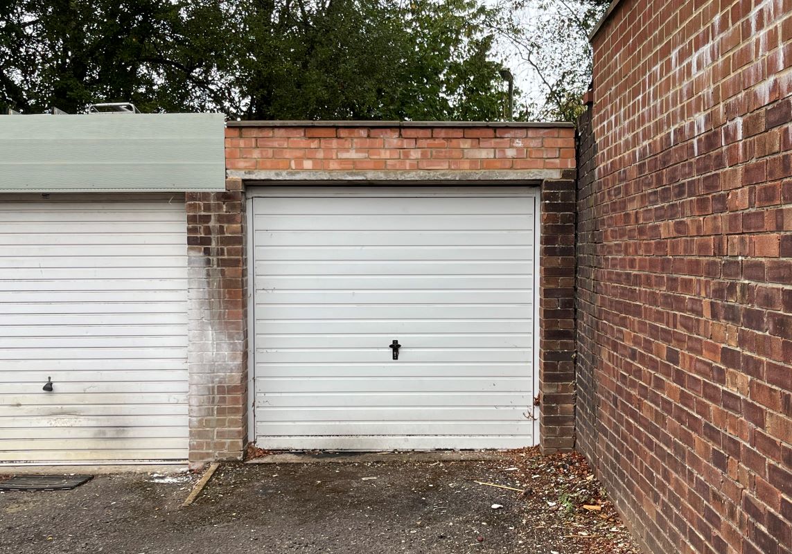 Garage at 8 Richmond Close, Chandler's Ford, Eastleigh, Hampshire, SO53 5RA
