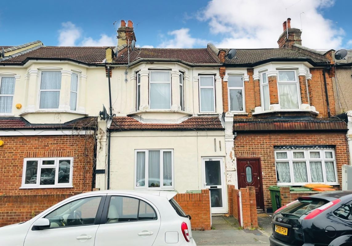 325B Dersingham Avenue, Manor Park, London, E12 6JX