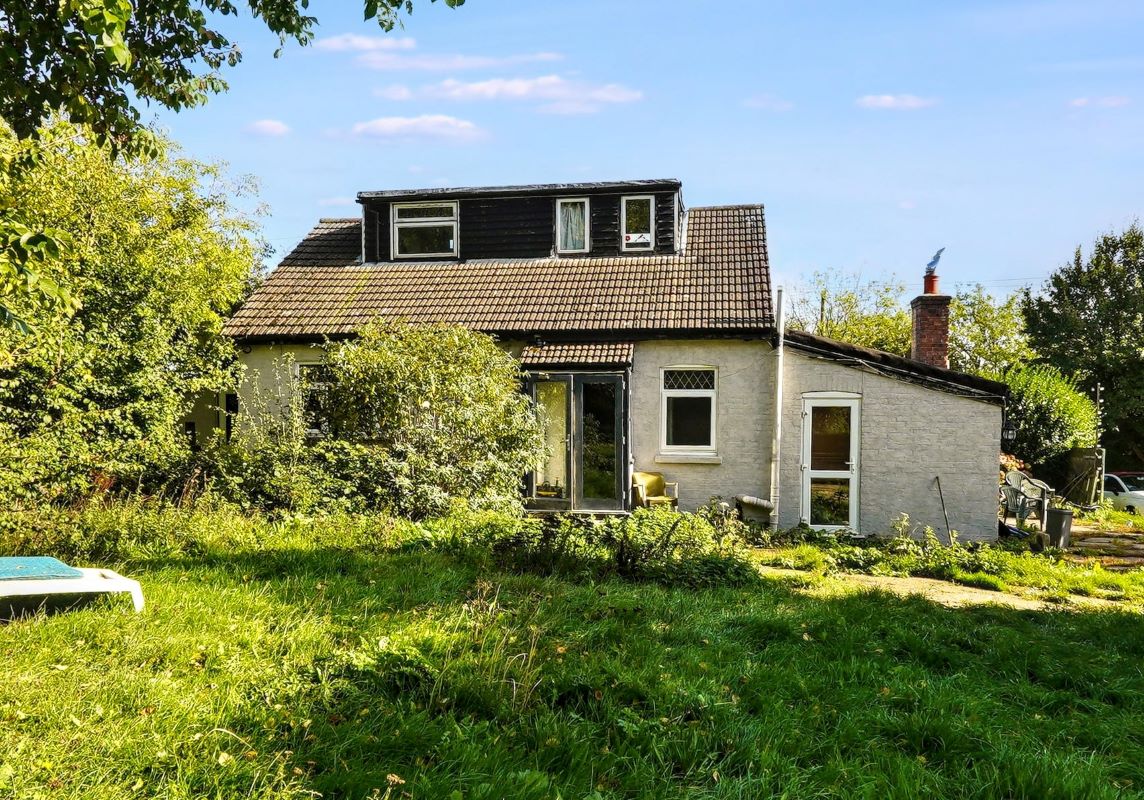 Sparrows, Gibraltar Lane, Hawkinge, Folkestone, Kent, CT18 7AE