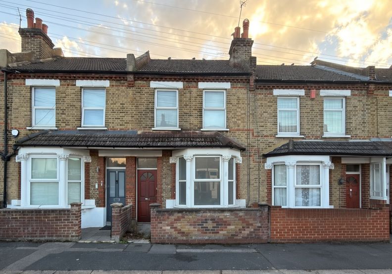 8 Rosebery Avenue, Thornton Heath, Surrey, CR7 8PT
