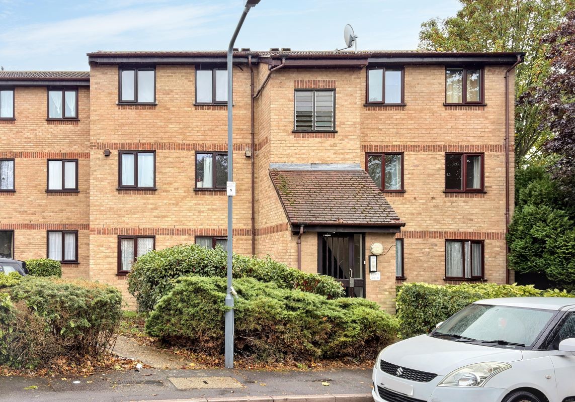 29 Avenue Road, Chadwell Heath, Romford, Essex, RM6 4JF
