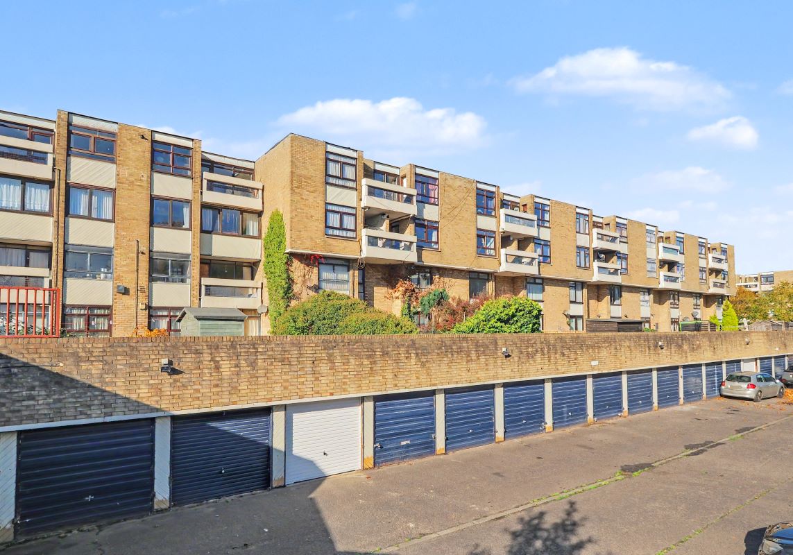 72 Neville Court, Washington, Tyne And Wear, NE37 3DY