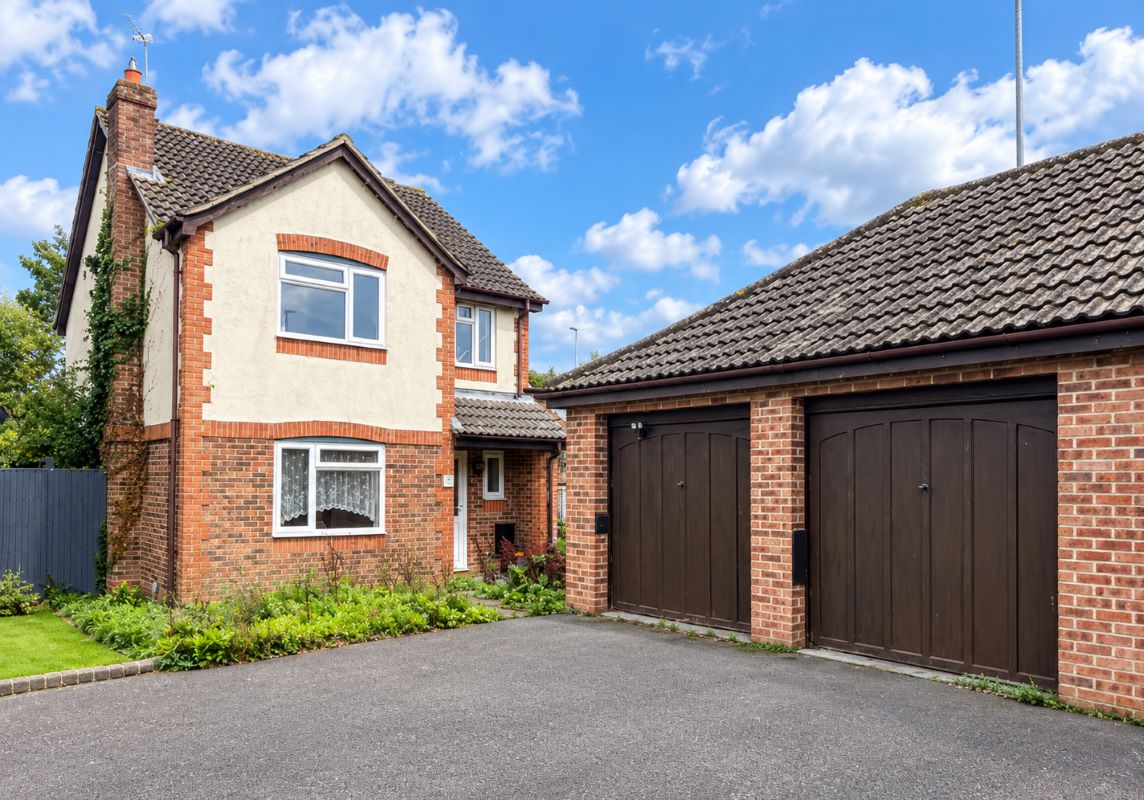 17 Cotswold Close, Eastbourne, East Sussex, BN23 8HH