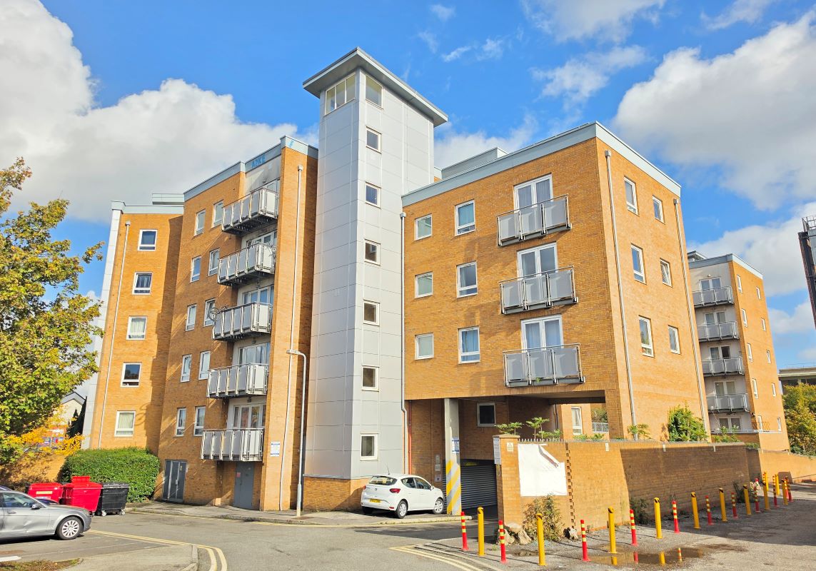 Flat 78 Quadrivium Point, Bath Road, Slough, Buckinghamshire, SL1 3UG