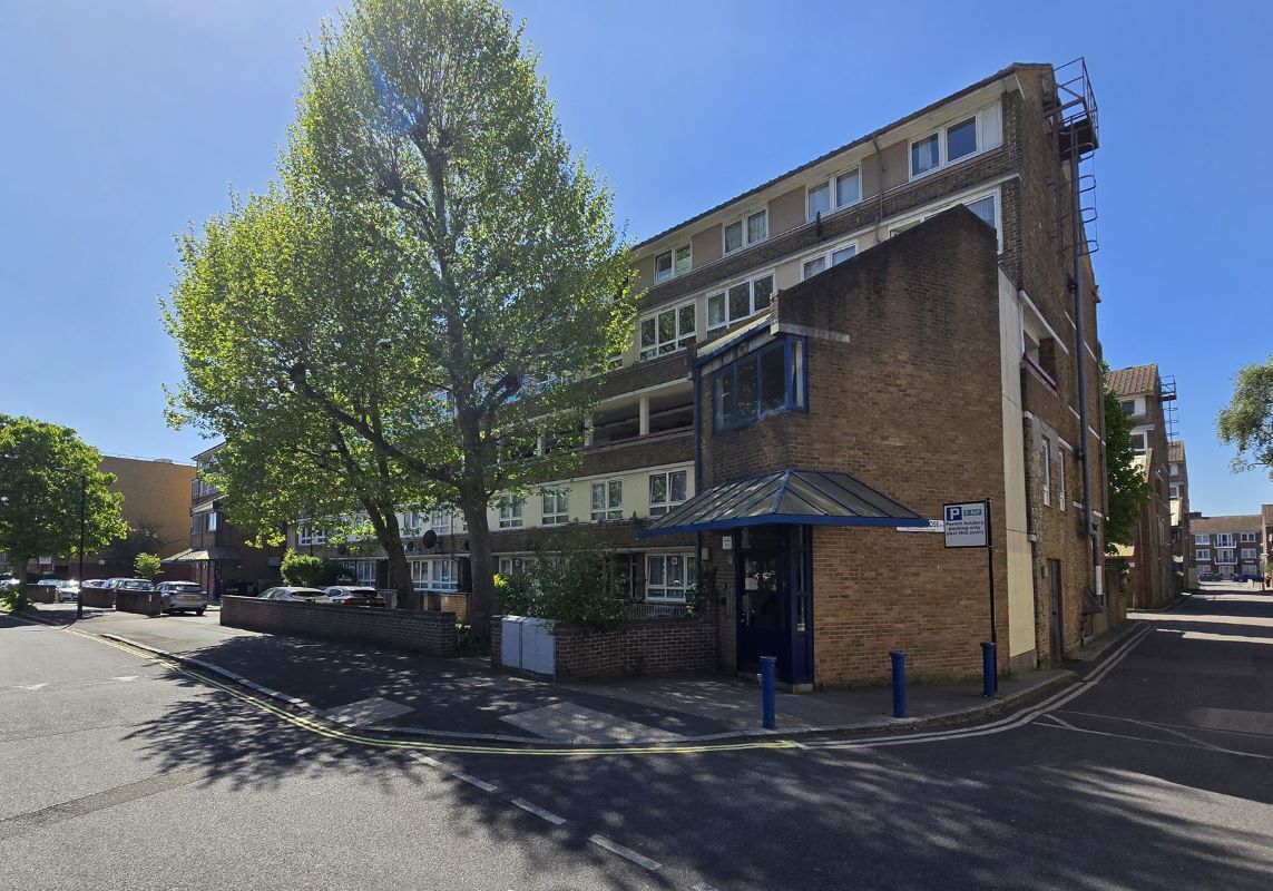 Flat 28 Oak Court, Sumner Road, Peckham, London, SE15 6PA