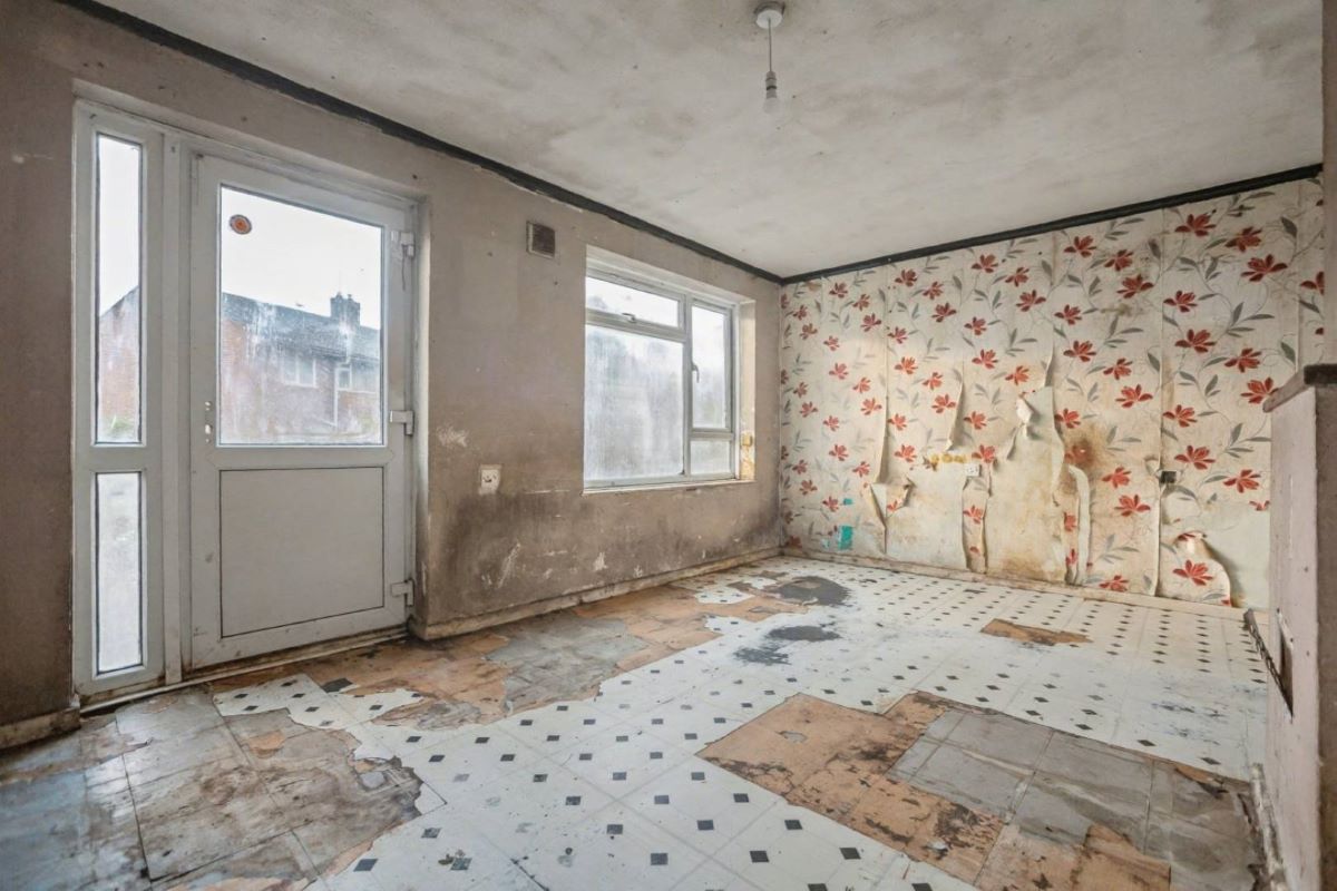 18 Simpson Road, Snodland, Kent, ME6 5QF