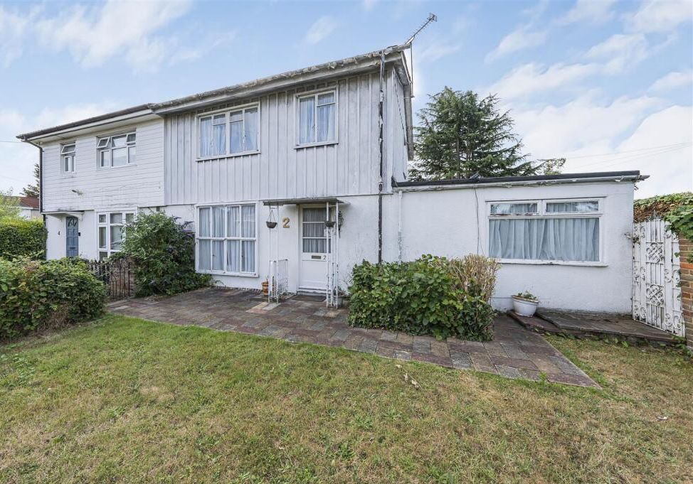 2 Dyson Close, Windsor, Berkshire, SL4 3LZ