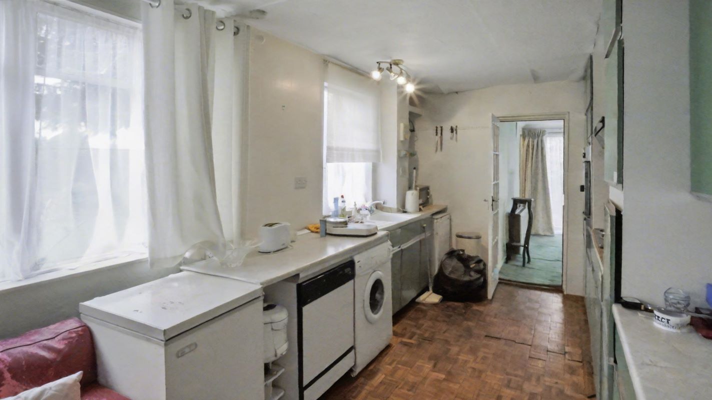 2 Dyson Close, Windsor, Berkshire, SL4 3LZ