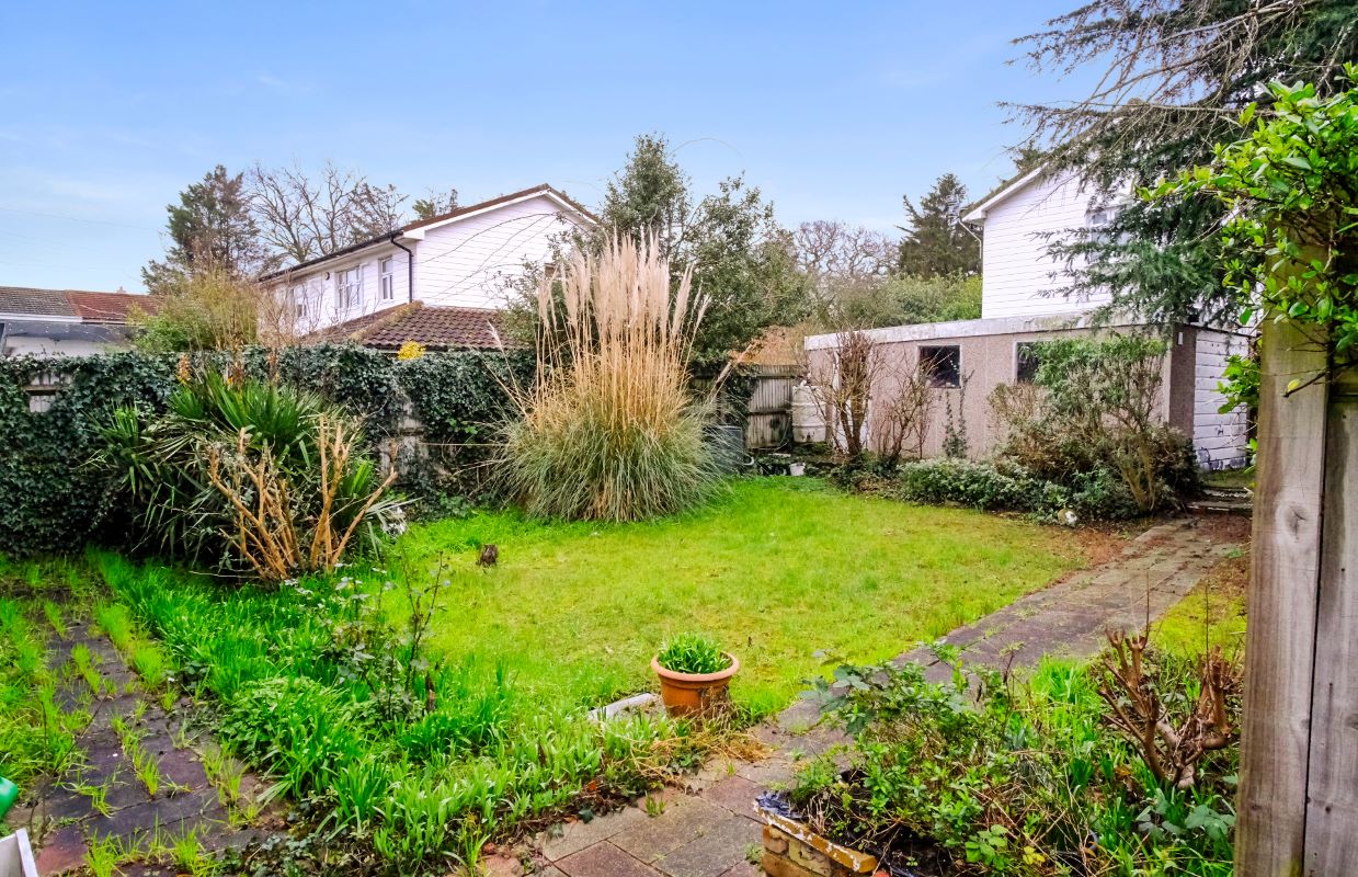 2 Dyson Close, Windsor, Berkshire, SL4 3LZ