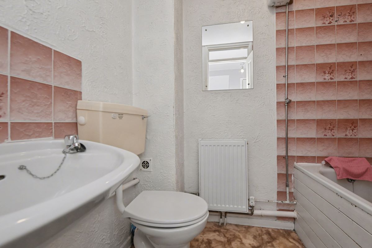 60 Loxford, Basildon, Essex, SS13 1PD