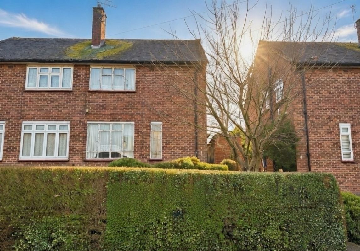 11 Broadwater Gardens, Harefield, Uxbridge, Middlesex, UB9 6AL