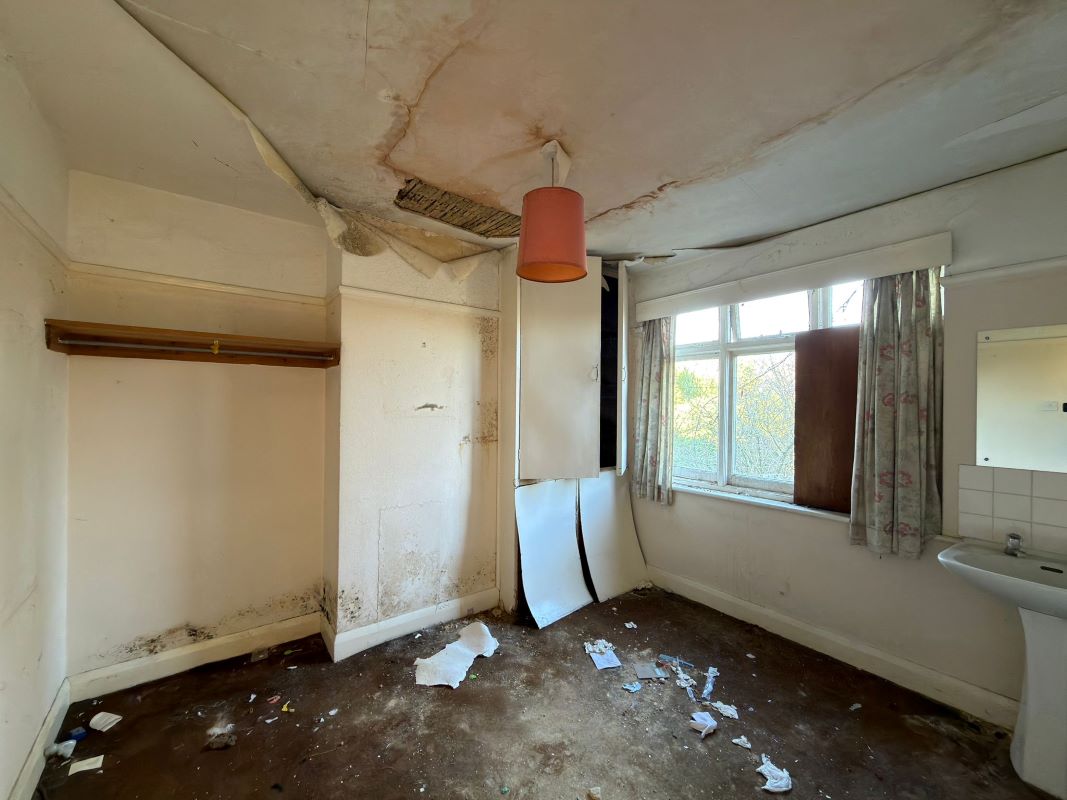 75 Knighton Way Lane, Uxbridge, Middlesex, UB9 4EH