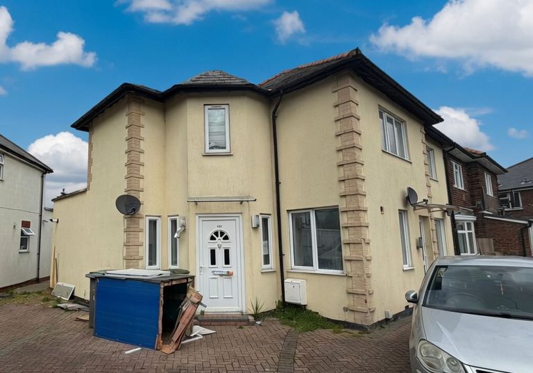 43B Central Avenue, Enfield, Middlesex, EN1 3QD