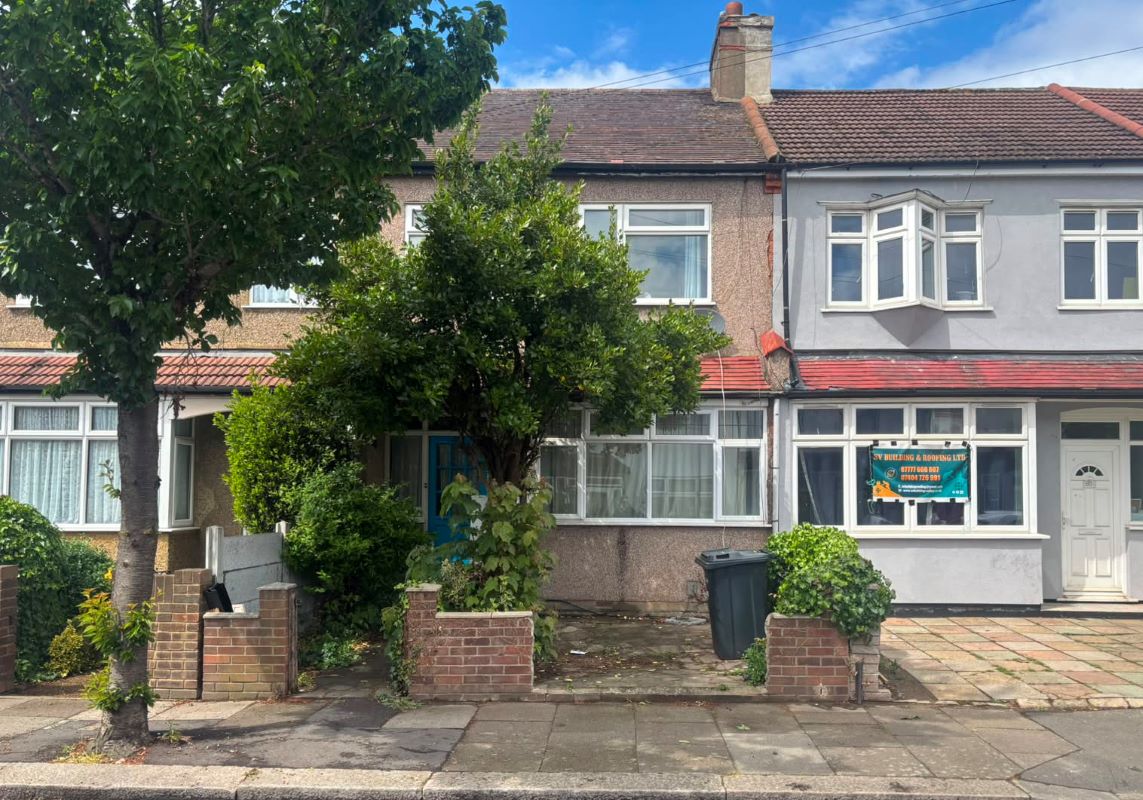 255 Hampton Road, Ilford, Essex, IG1 1PN