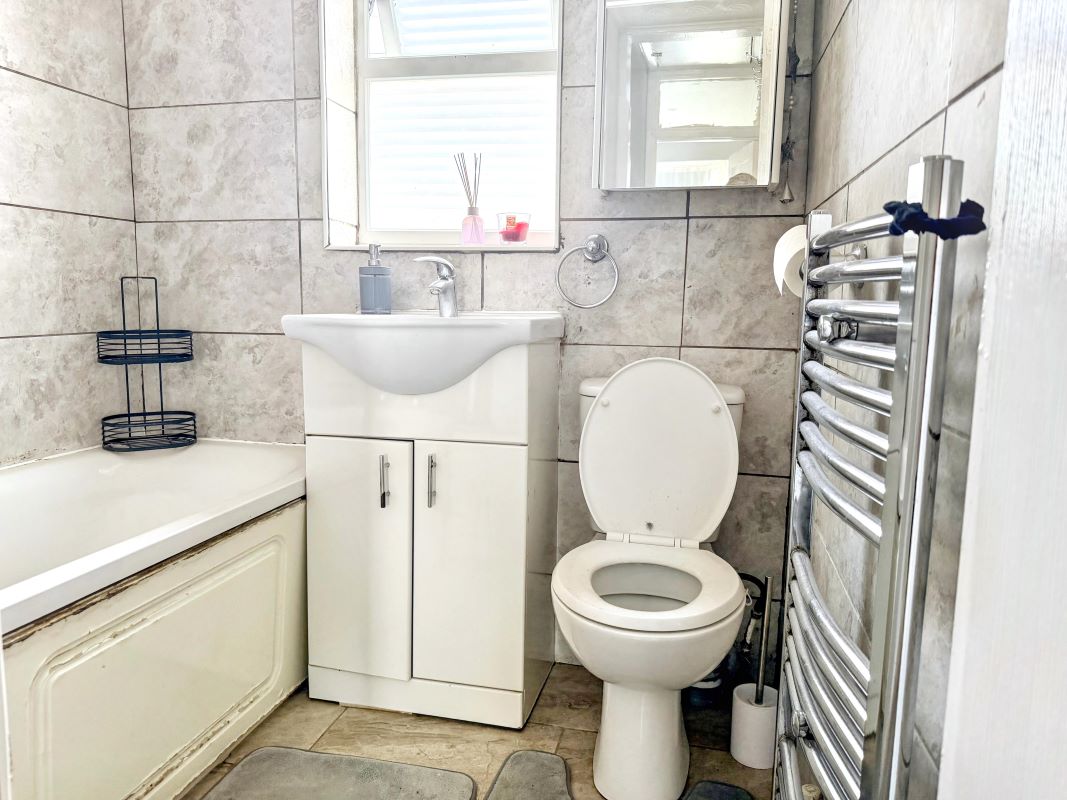 118 Salt Hill Way, Slough, Buckinghamshire, SL1 3TX