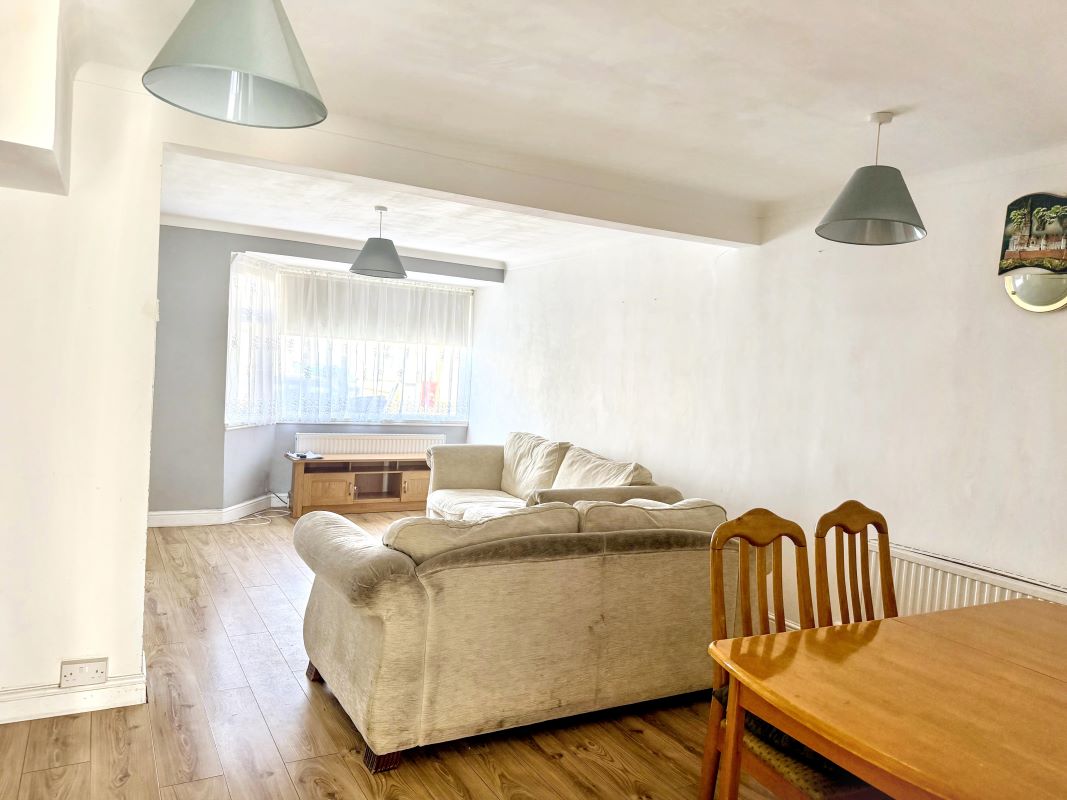 118 Salt Hill Way, Slough, Buckinghamshire, SL1 3TX