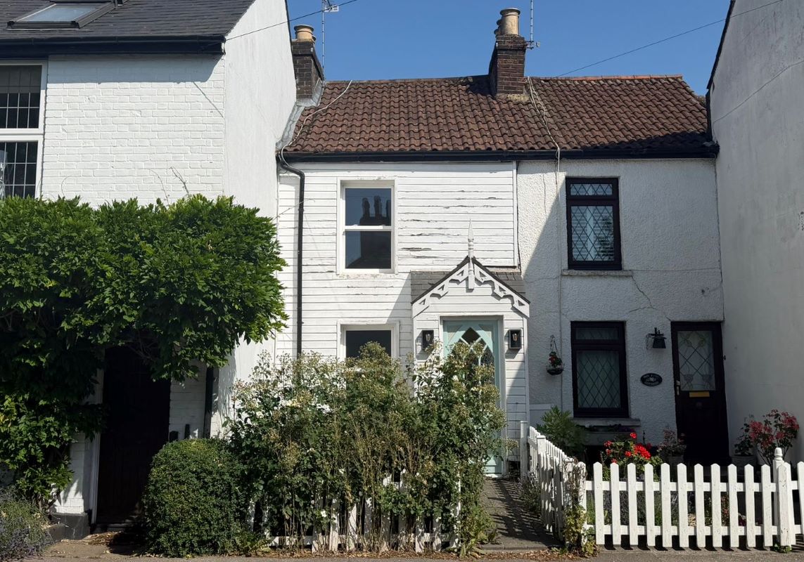 2 Jones Cottages, Barnet Road, Barnet, Hertfordshire, EN5 3LH