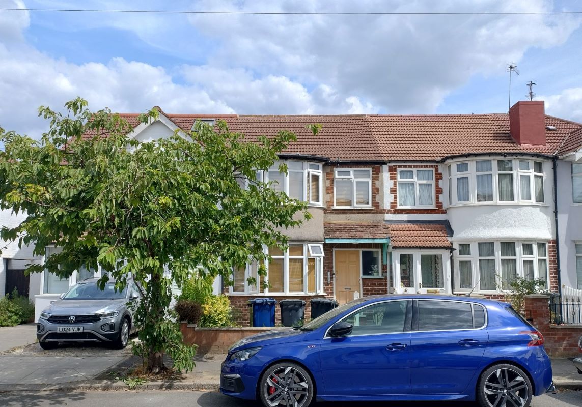 50 Hodder Drive, Perivale, Greenford, Middlesex, UB6 8LL