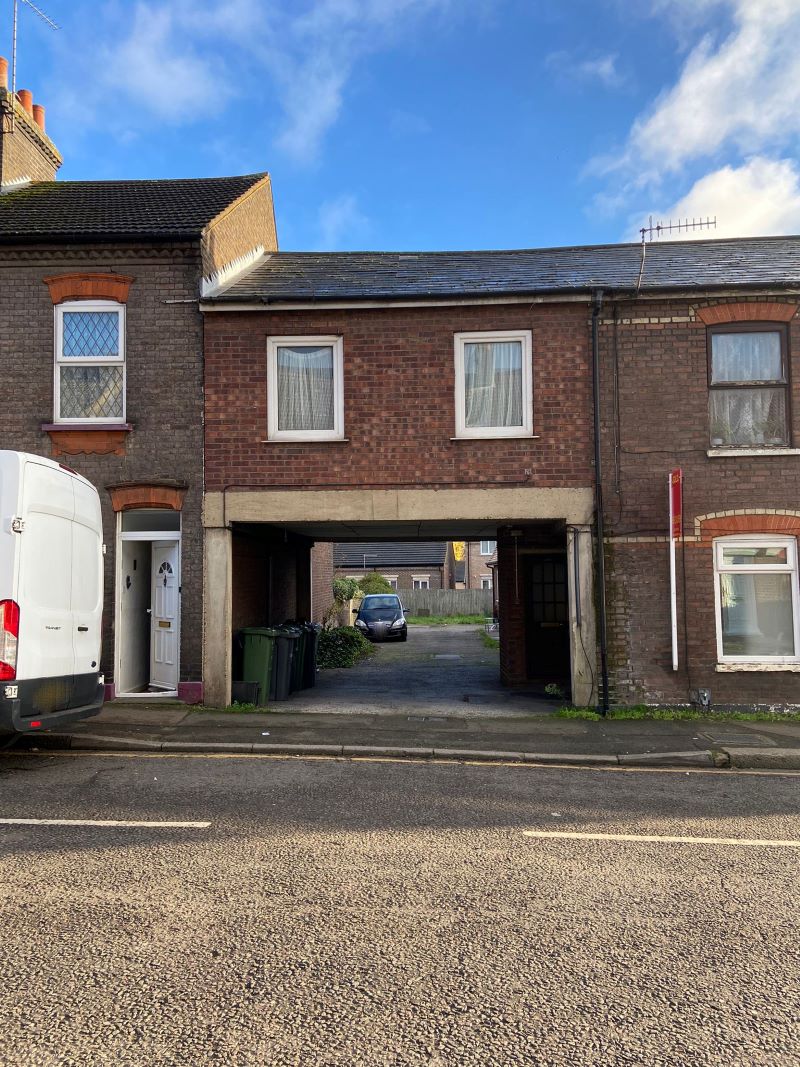 Flat 4, 148 High Town Road, Luton, Bedfordshire, LU2 0DL Robinson And