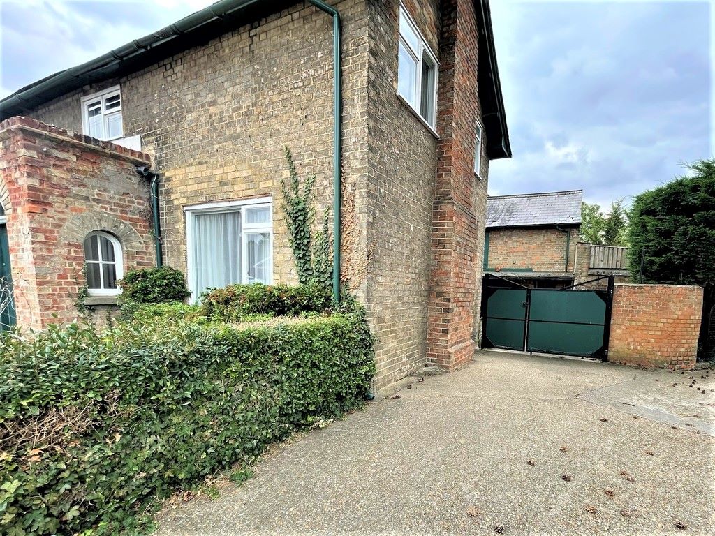 38 Biggleswade Road, Upper Caldecote, Biggleswade, Bedfordshire, SG18