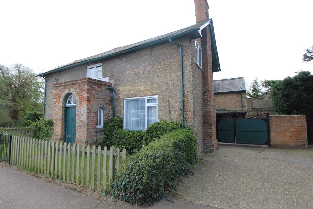 38 Biggleswade Road, Upper Caldecote, Biggleswade, Bedfordshire, SG18