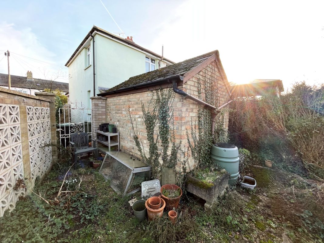 154 Hitchin Street, Biggleswade, Bedfordshire, SG18 8BP Robinson And Hall