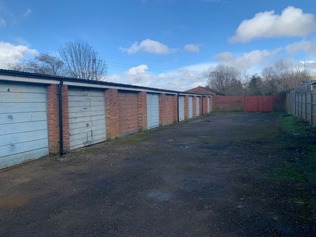 Garages to the rear of, 39 Downs Road, Dunstable, Bedfordshire, LU5 4DD Robinson And Hall
