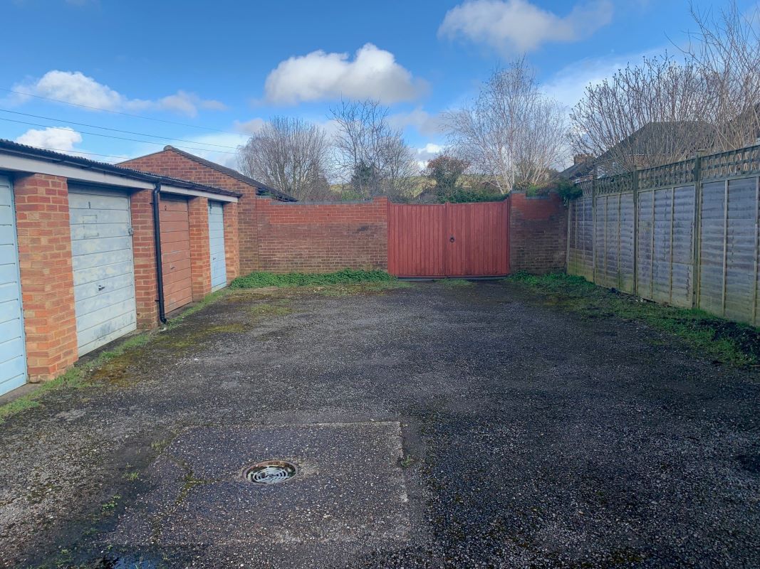 Garages to the rear of, 39 Downs Road, Dunstable, Bedfordshire, LU5 4DD
