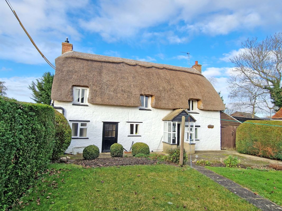 Miropa, 16 Green Lane, Upper Arncott, Oxfordshire, OX25 1PA Robinson And Hall