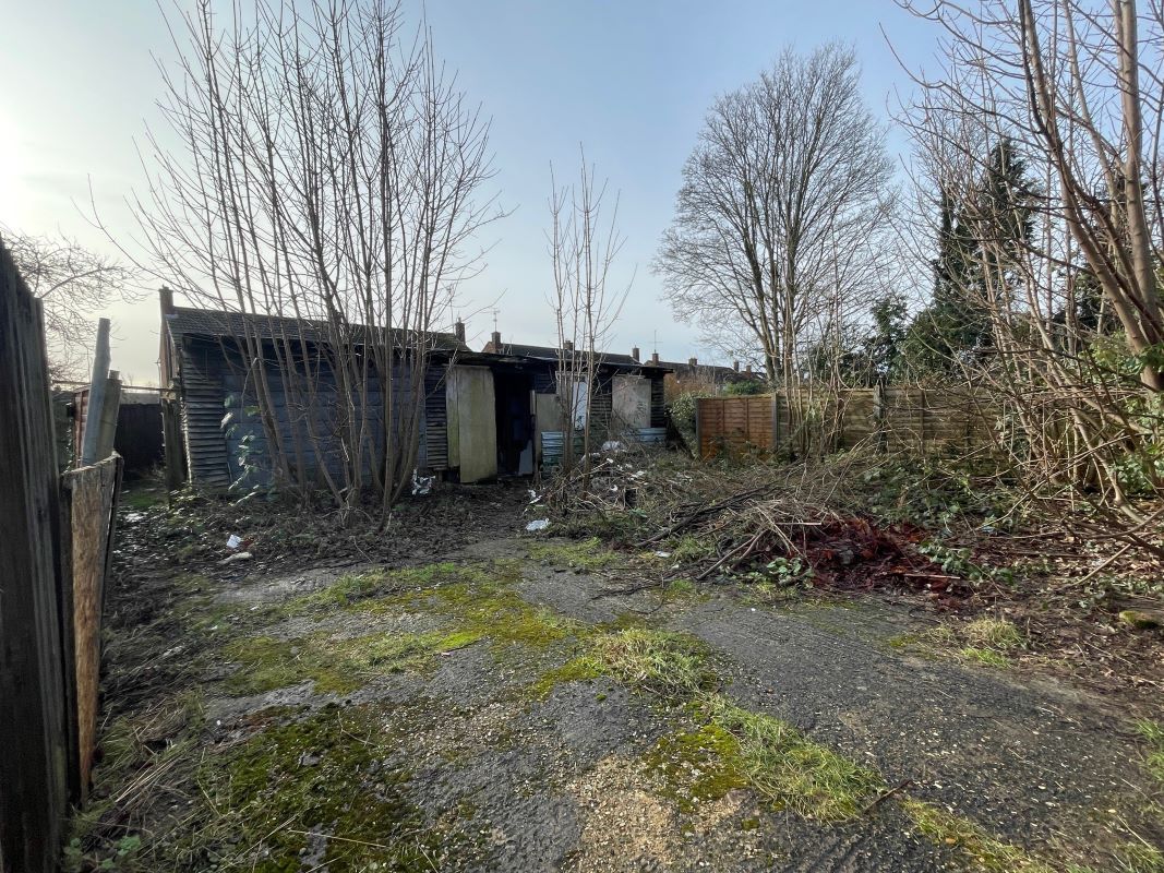 Land, Building & Freehold of 50 Limbury Road, Luton, Bedfordshire, LU3 2PL property image
