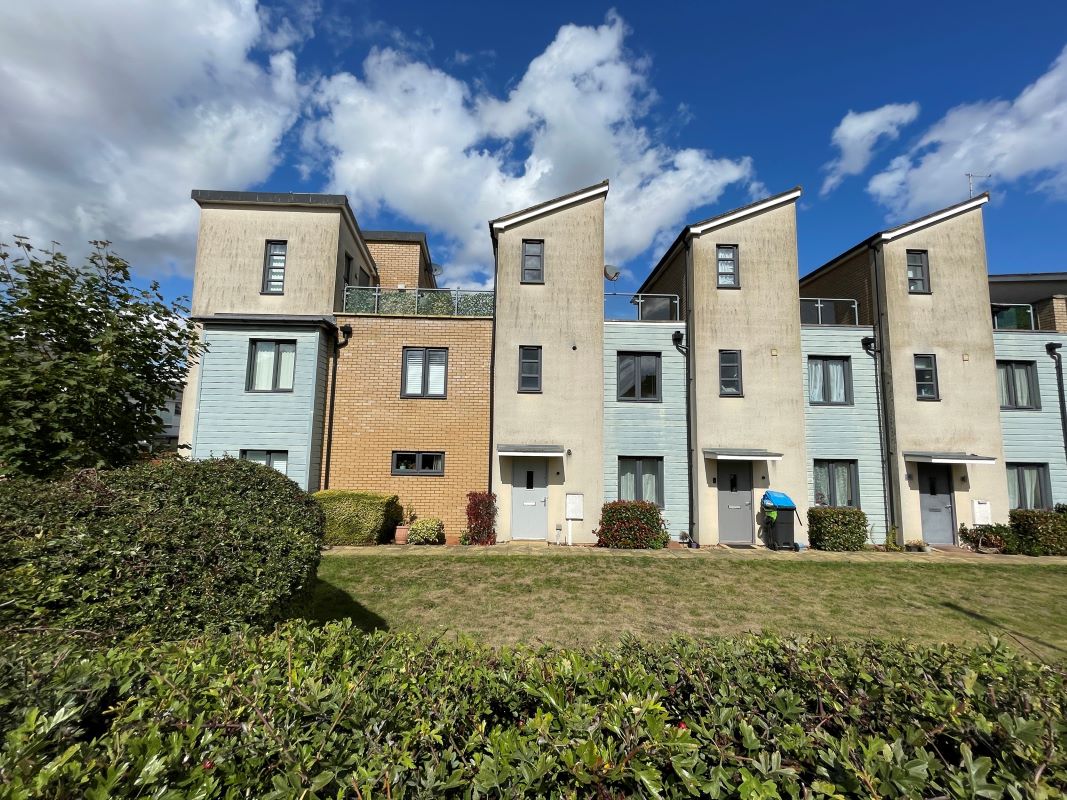 14 Selkirk Drive, Oakridge Park, Milton Keynes, Buckinghamshire, MK14 6FF property image