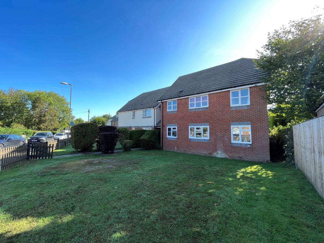 2 Derwent Close, Little Chalfont, Amersham, Buckinghamshire, HP7 9PG property image